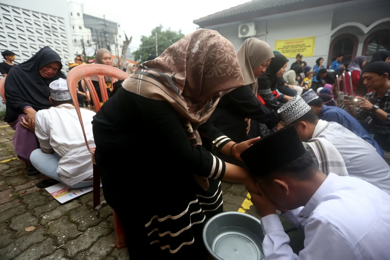 Penuh Haru Aksi Cuci...