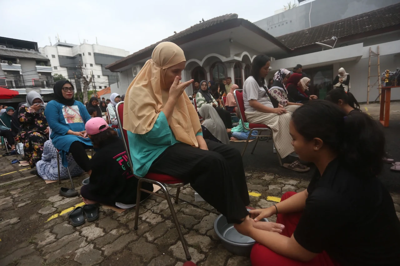 Penuh Haru Aksi Cuci...