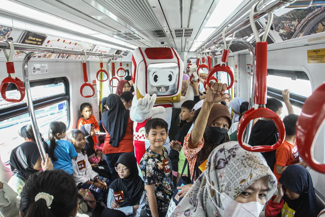 LRT Jakarta Berikan...