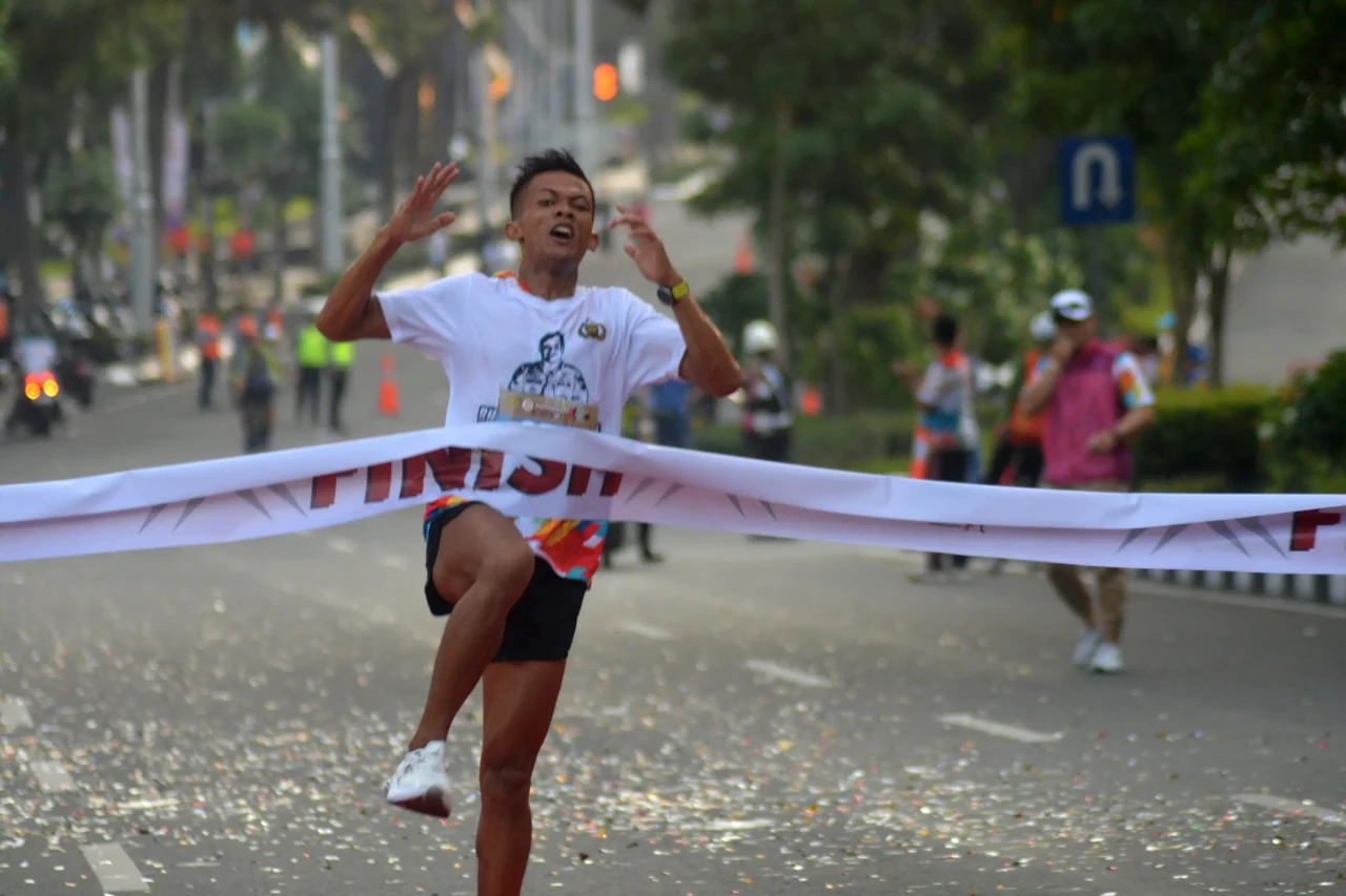 Ribuan Pelari Antusias...