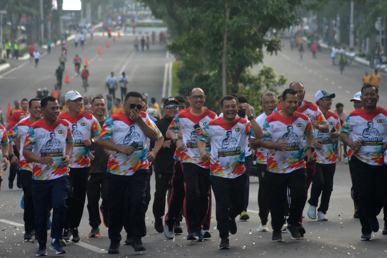 Ribuan Pelari Antusias...