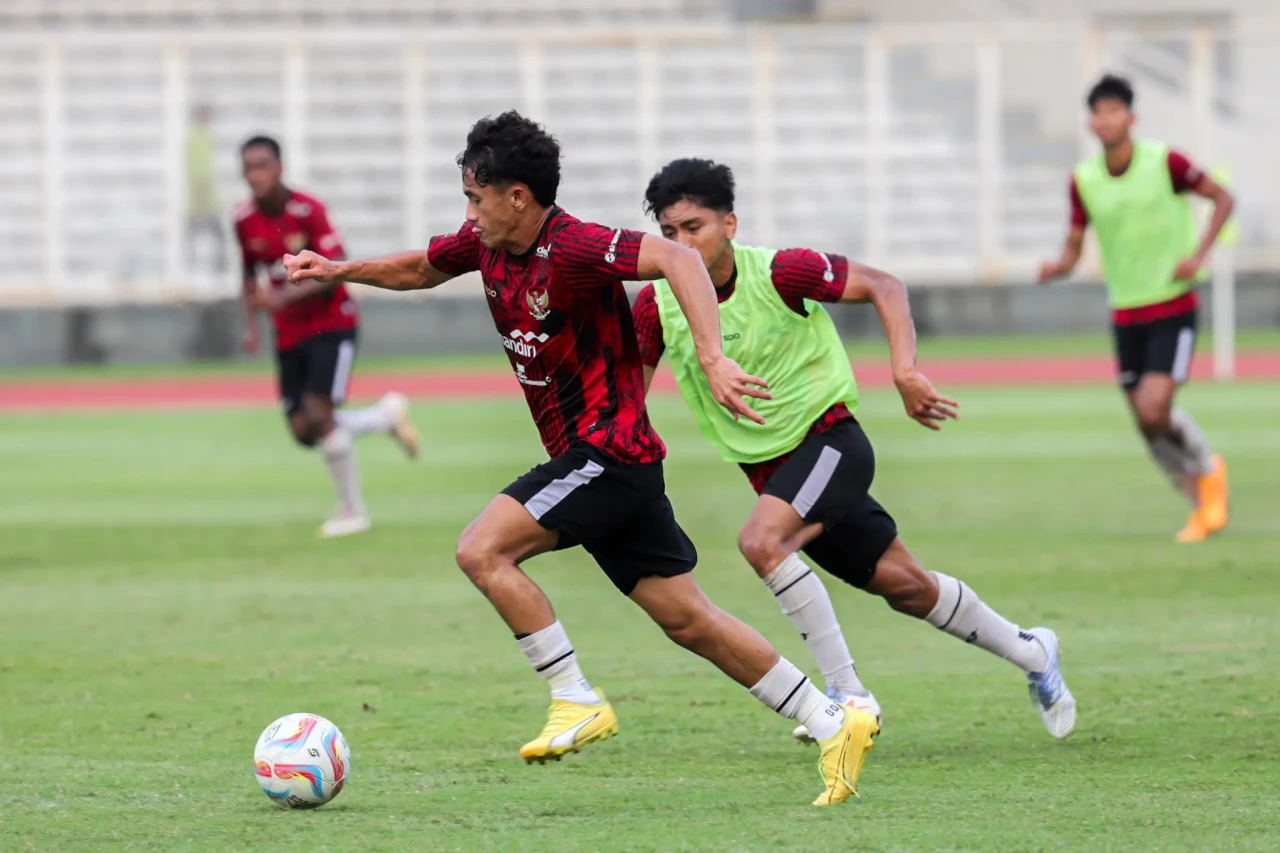 Latihan Timnas Indonesia...