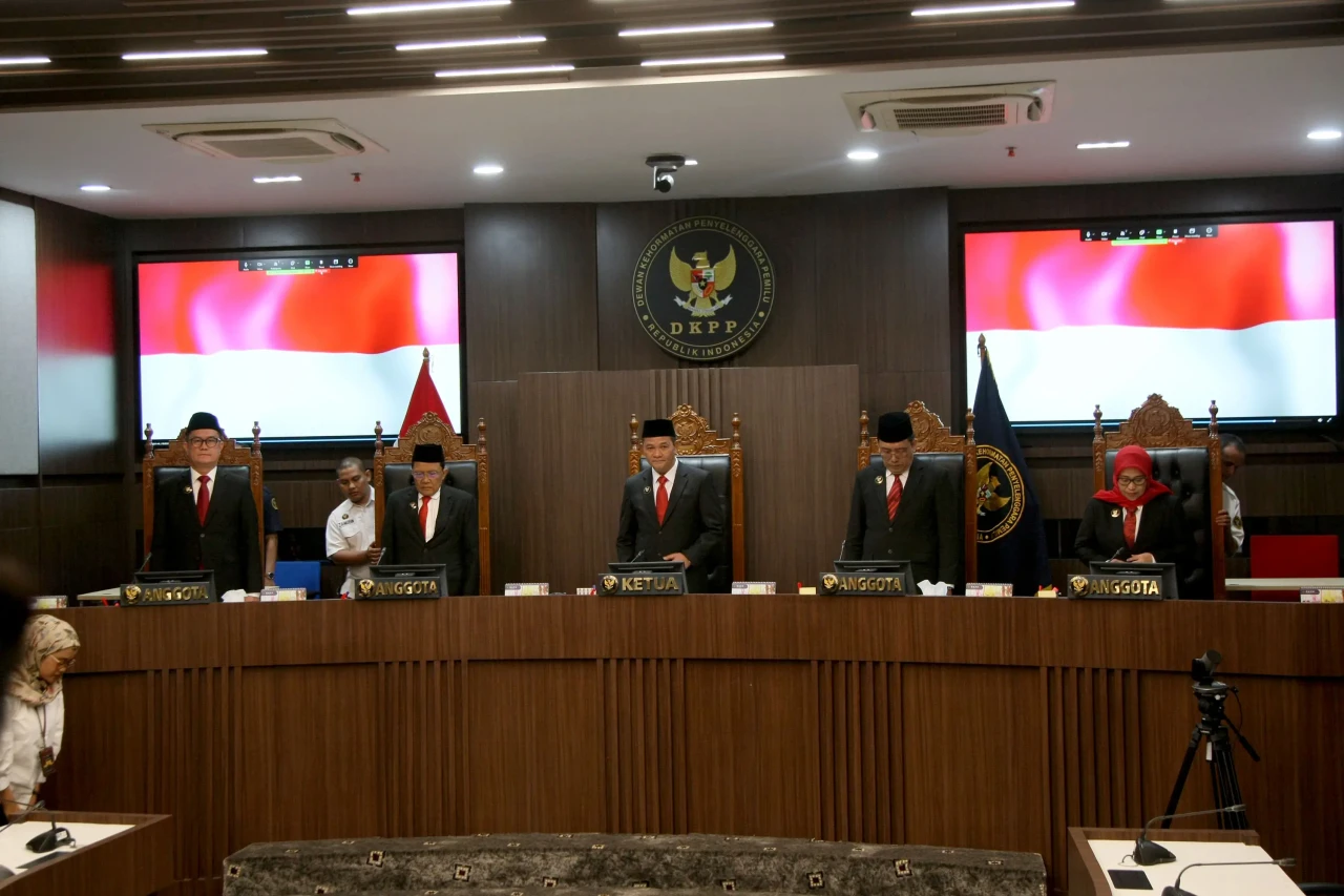 Gelar Sidang, DKPP Pecat...