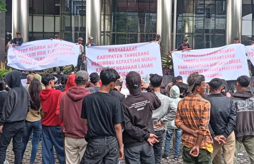 Ratusan Warga Demo KPK...