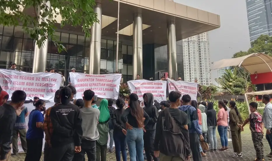 Ratusan Warga Demo KPK...