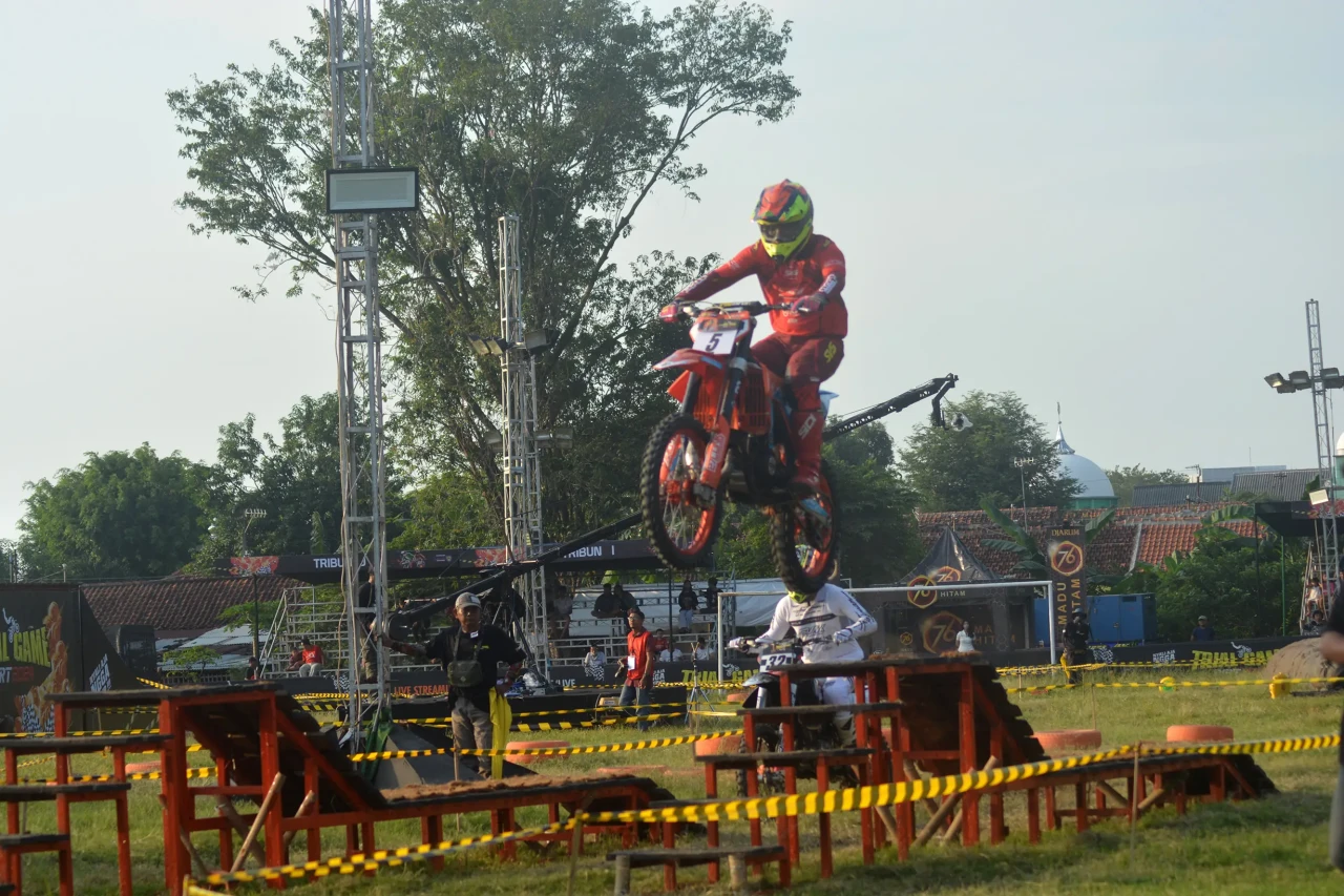 Serunya Puluhan Crosser...