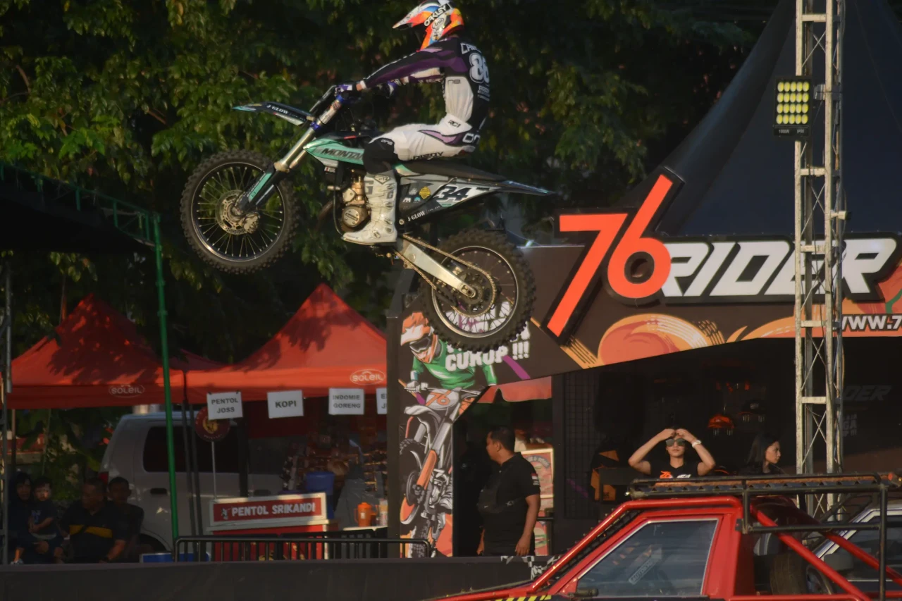 Serunya Puluhan Crosser...