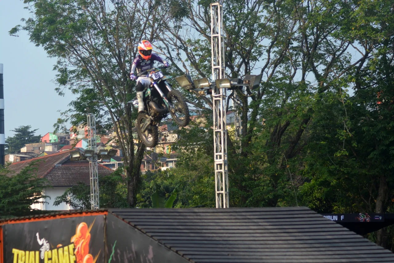 Serunya Puluhan Crosser...