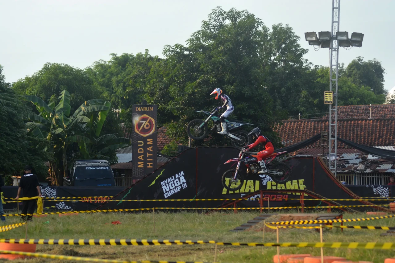 Serunya Puluhan Crosser...