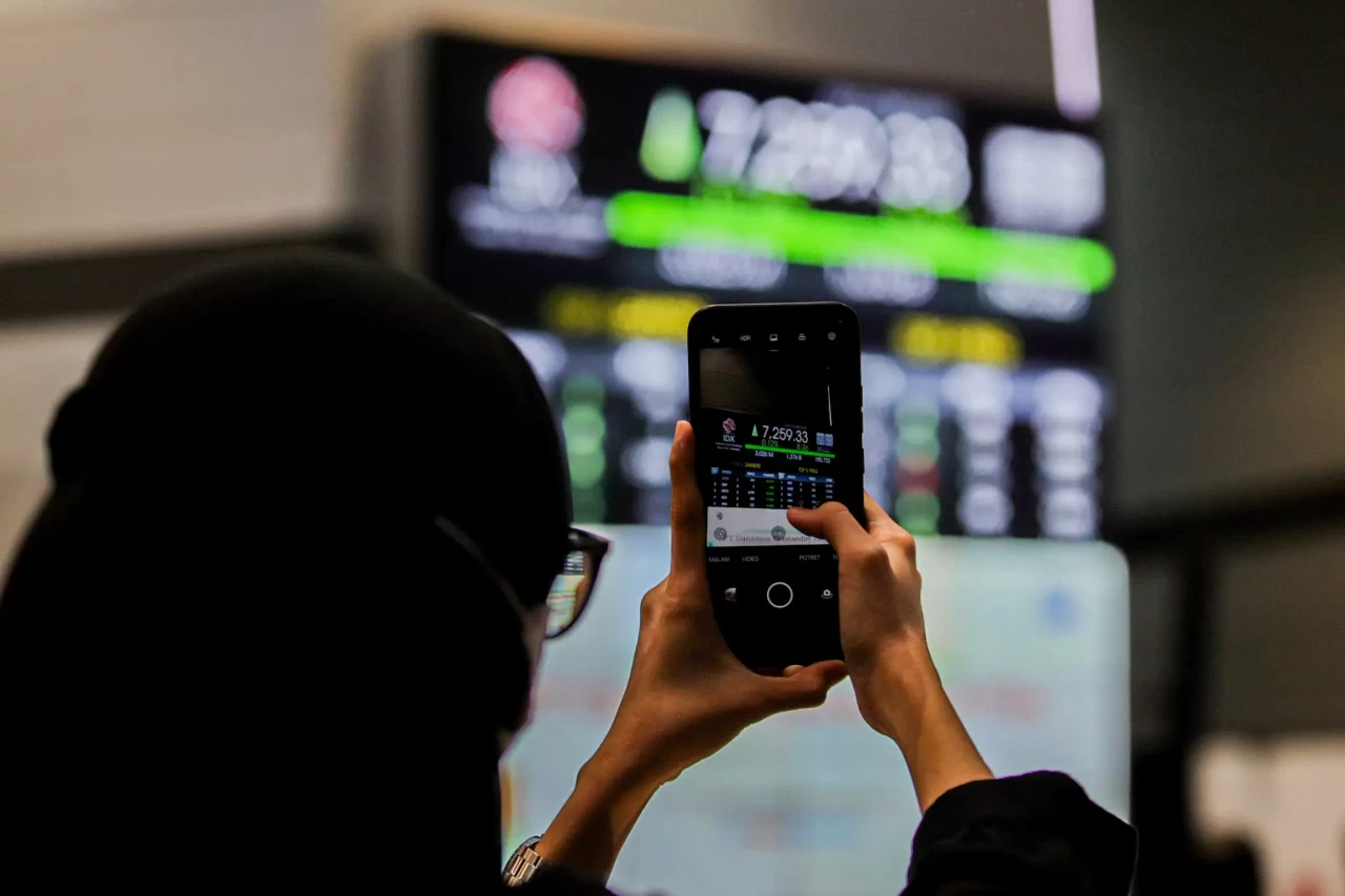 IHSG Hari Ini Dibuka...
