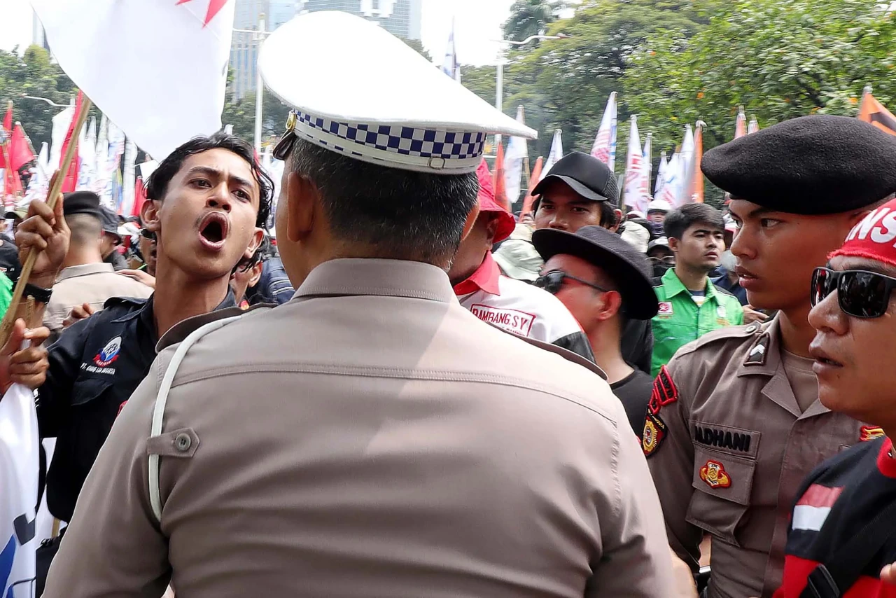 Aksi Buruh Tolak UU...