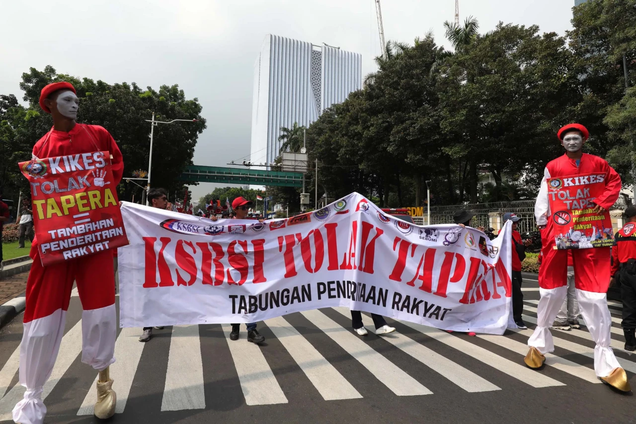 Aksi Buruh Tolak UU...