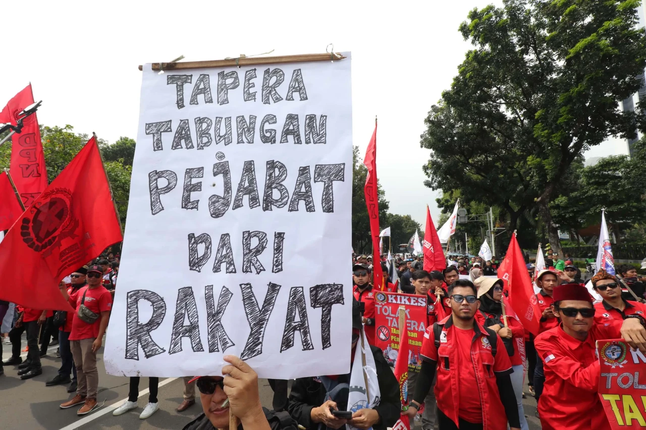 Aksi Buruh Tolak UU...