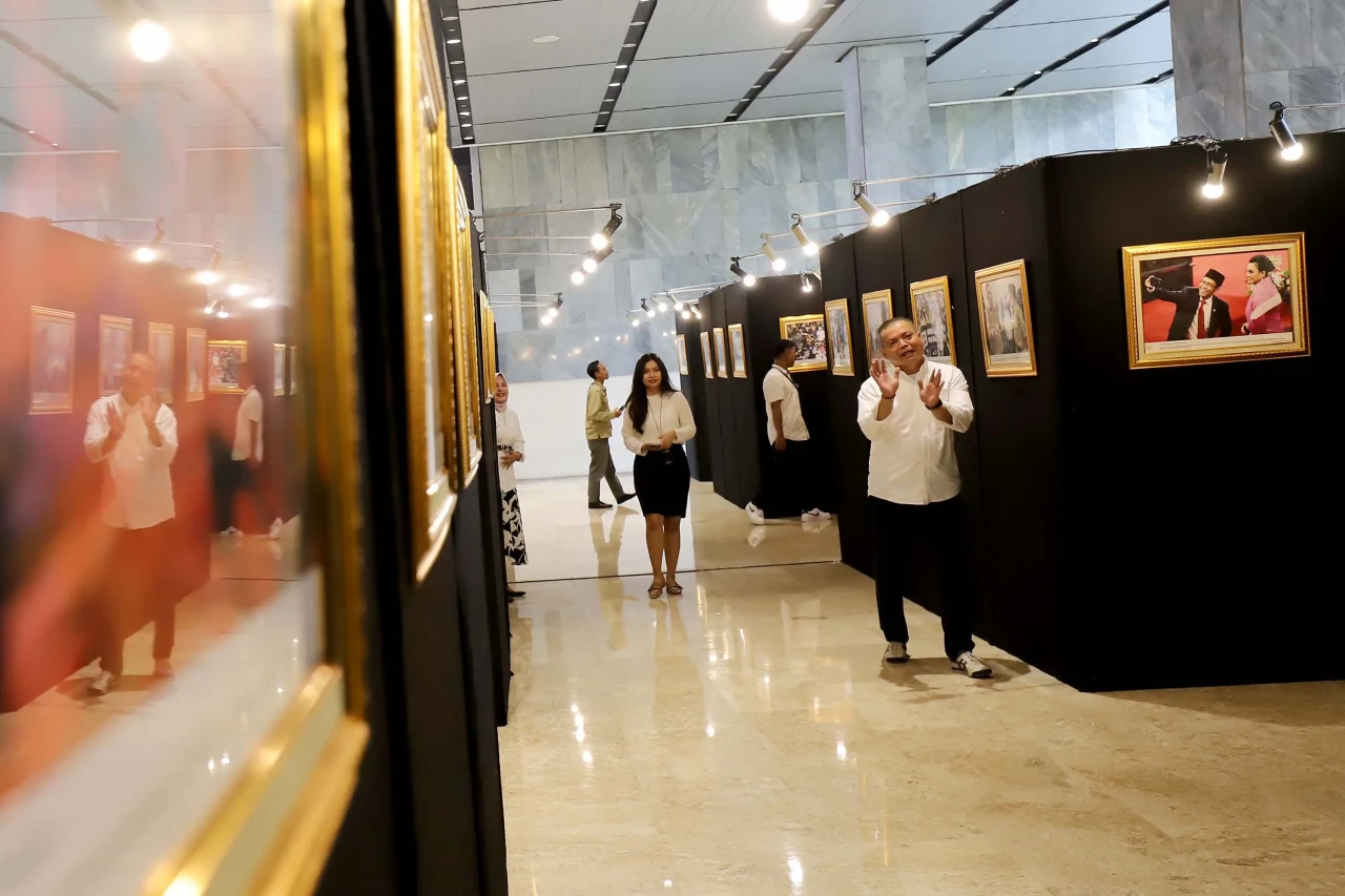 Pameran Foto Warna-Warni...