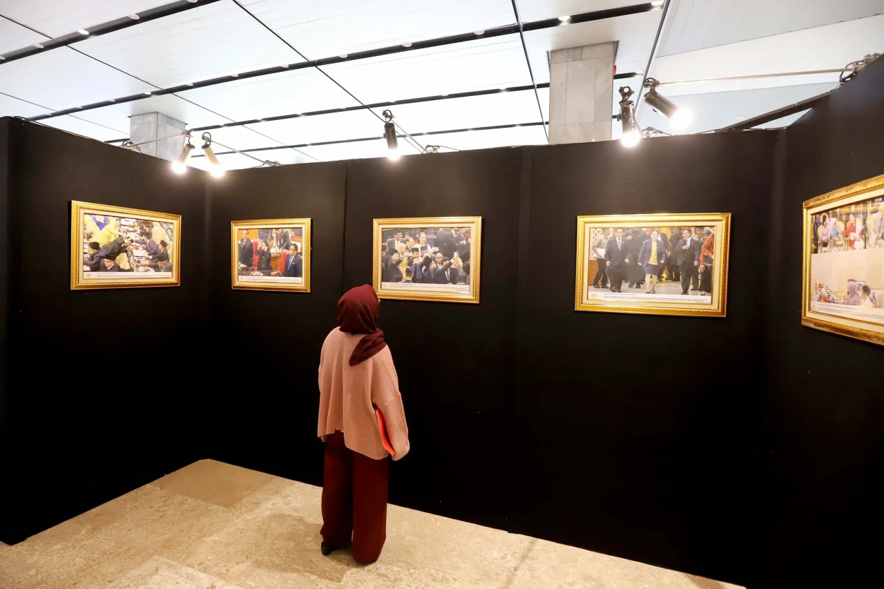Pameran Foto Warna-Warni...