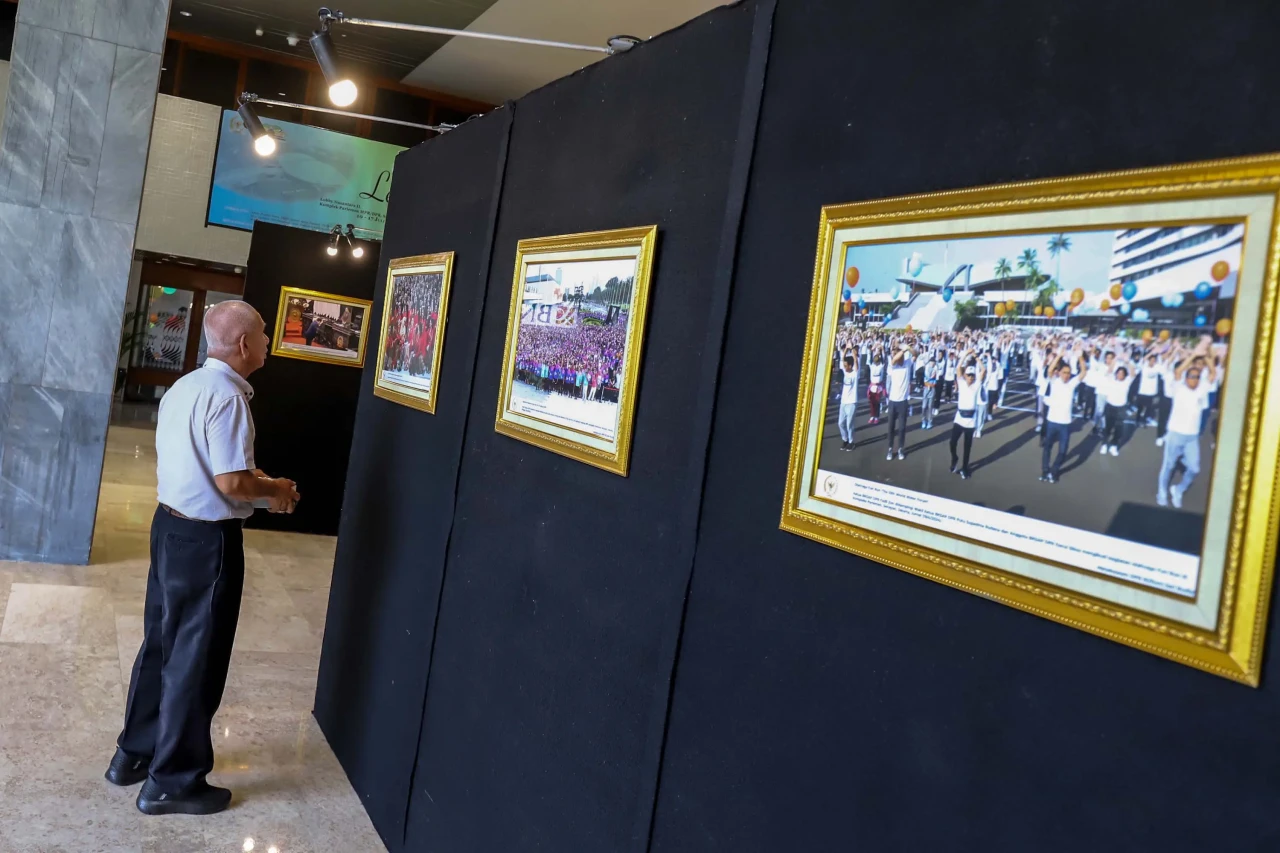 Pameran Foto Warna-Warni...
