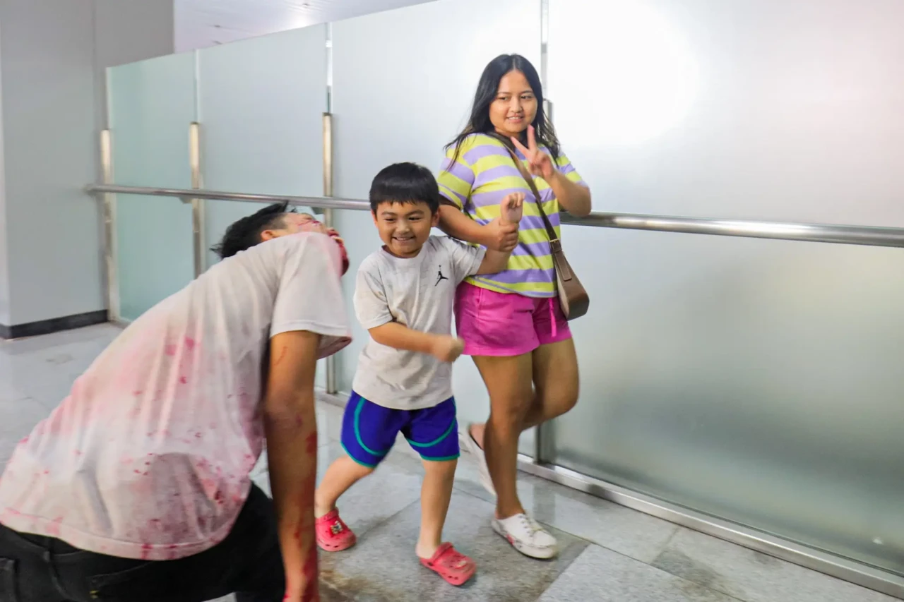 Serangan Zombie di Stasiun...