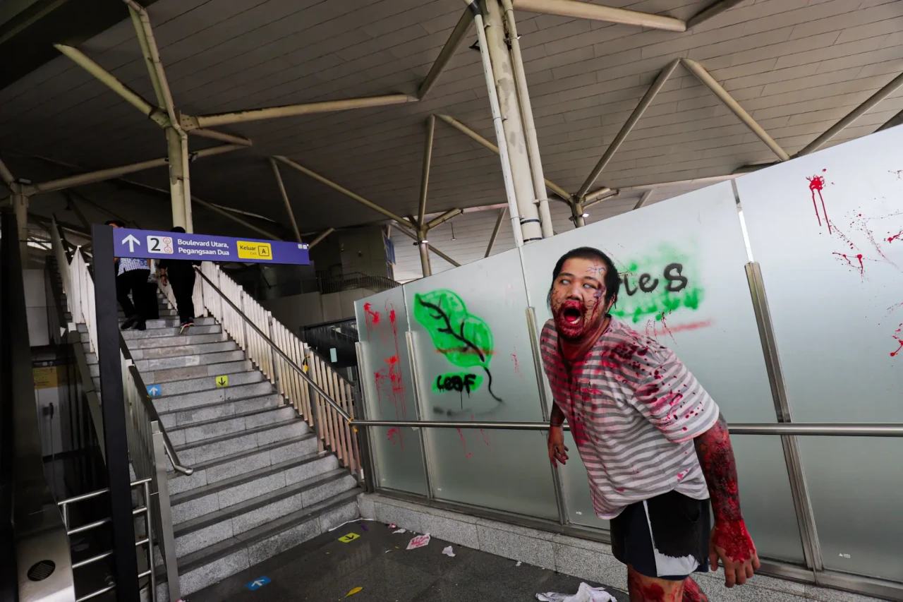Serangan Zombie di Stasiun...