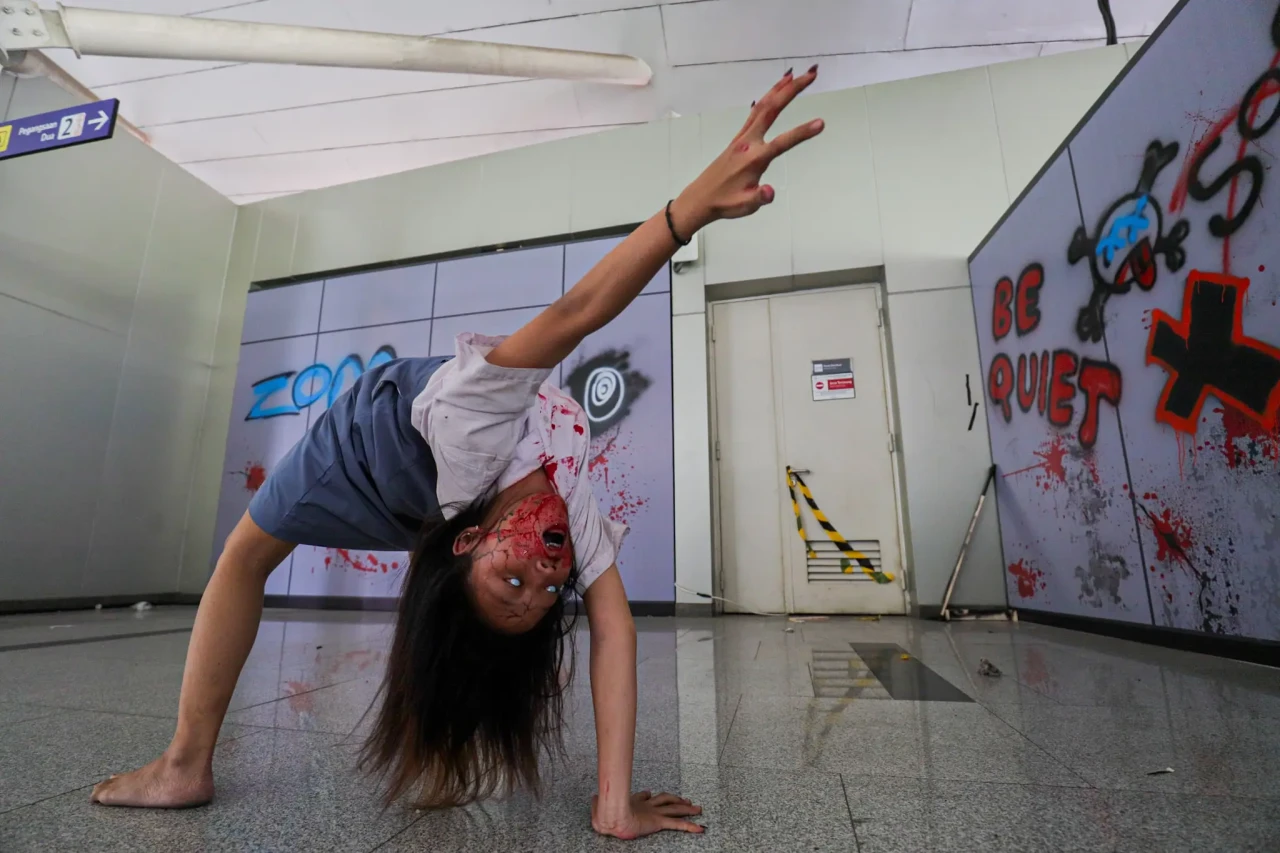 Serangan Zombie di Stasiun...