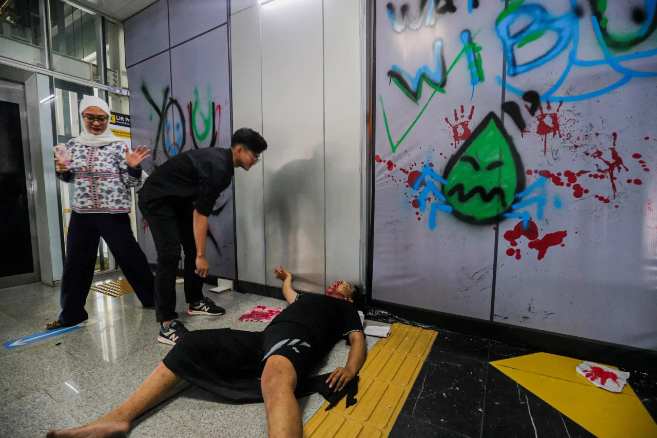 Serangan Zombie di Stasiun...