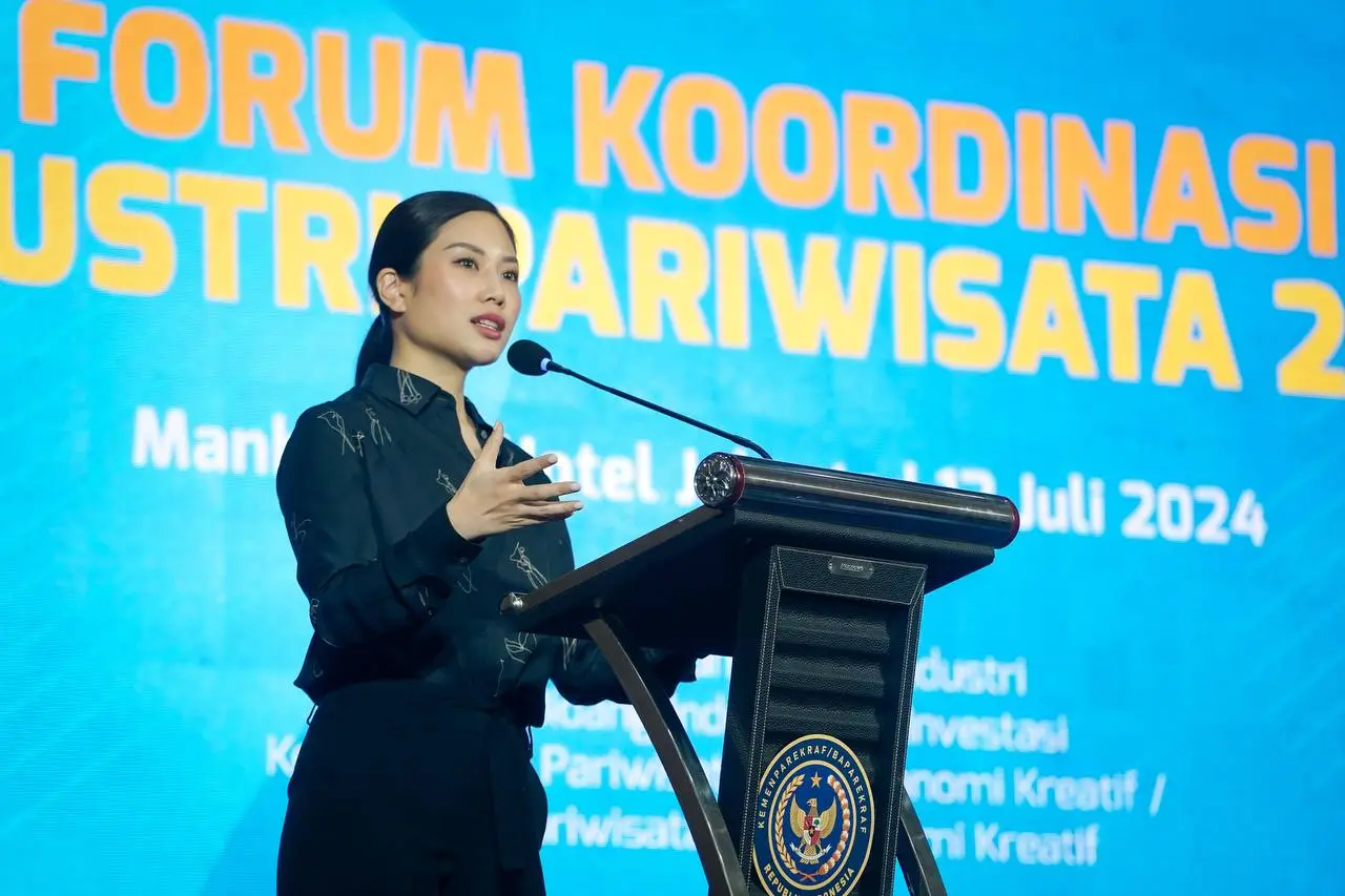 Wamenparekraf Buka Forum...