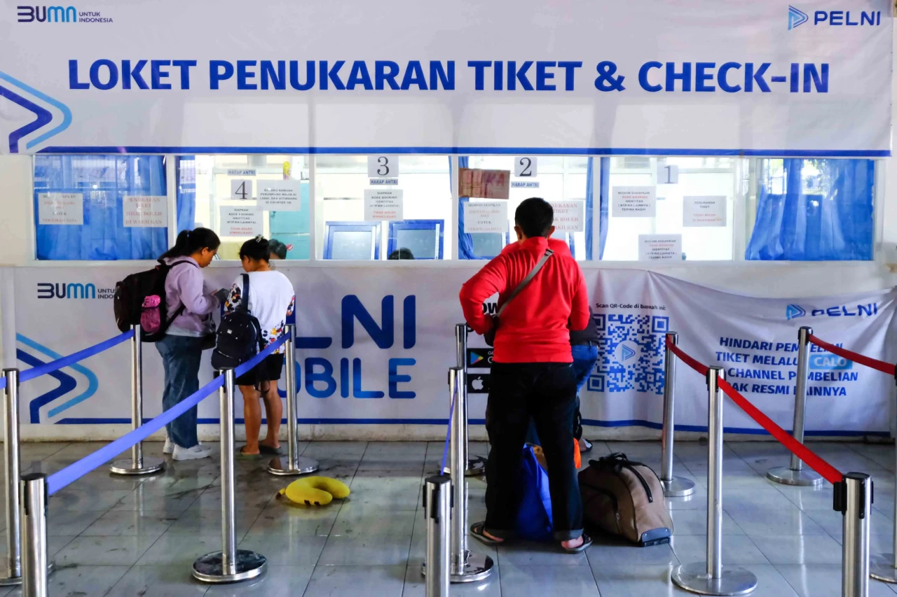 Transportasi Laut Pelni...