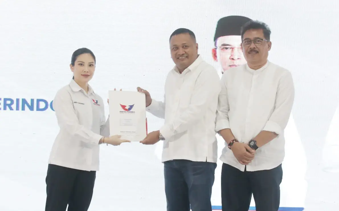 Partai Perindo Serahkan...