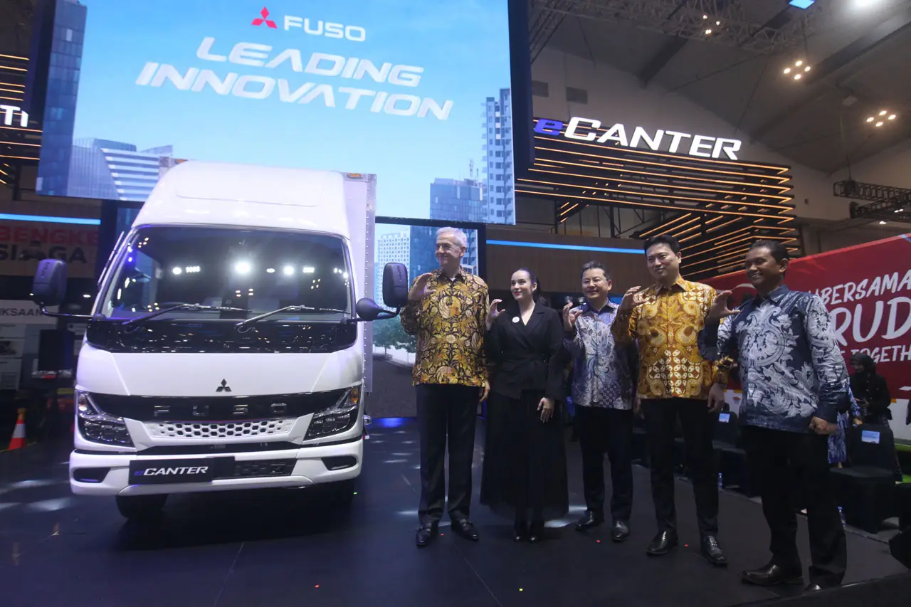 Mitsubishi Fuso Luncurkan...