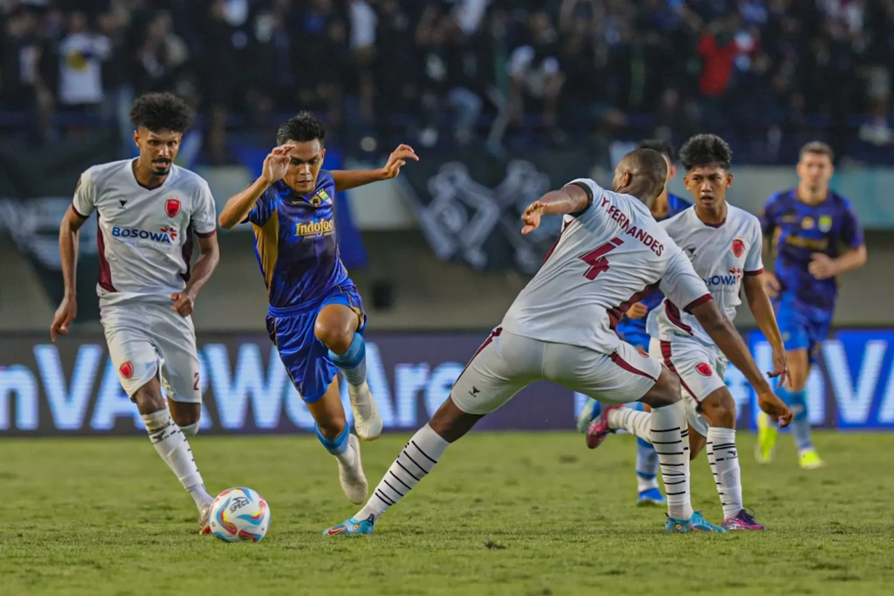Persib Hajar PSM 2-0...
