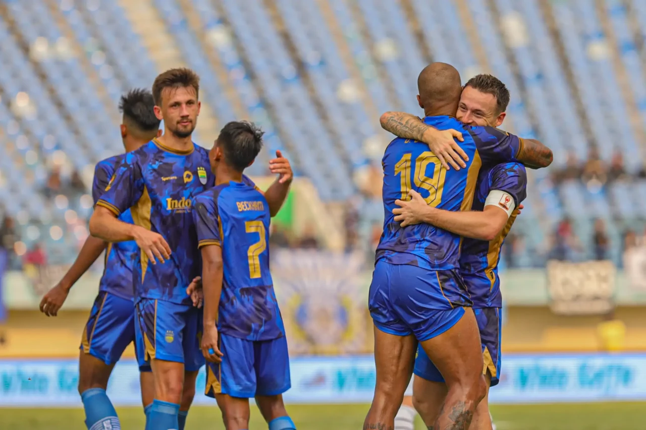 Persib Hajar PSM 2-0...
