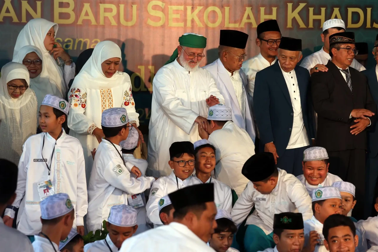 Cicit Syaikh Abdul Qadir...