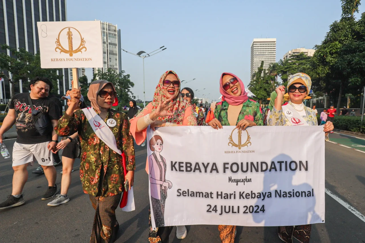 Parade Sambut Hari Kebaya...
