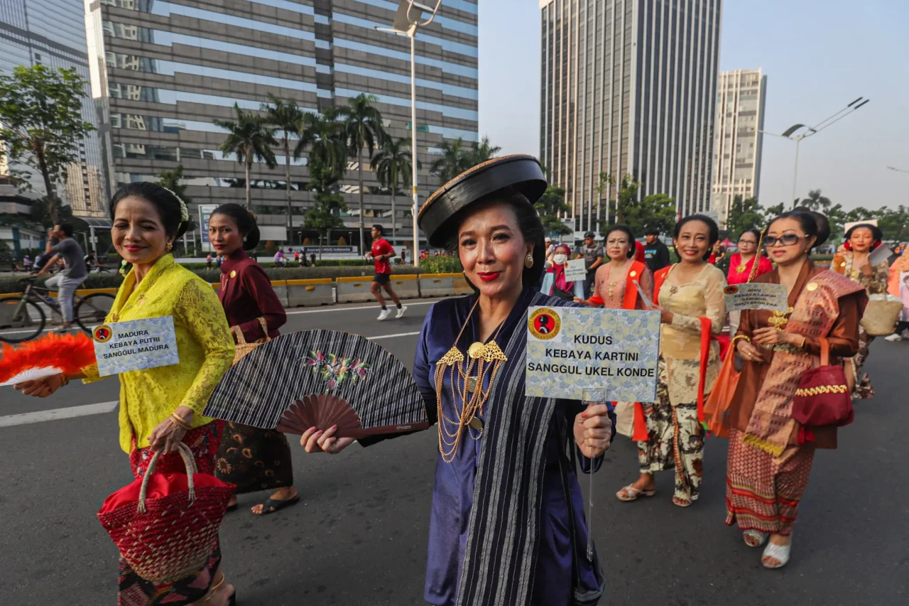 Parade Sambut Hari Kebaya...