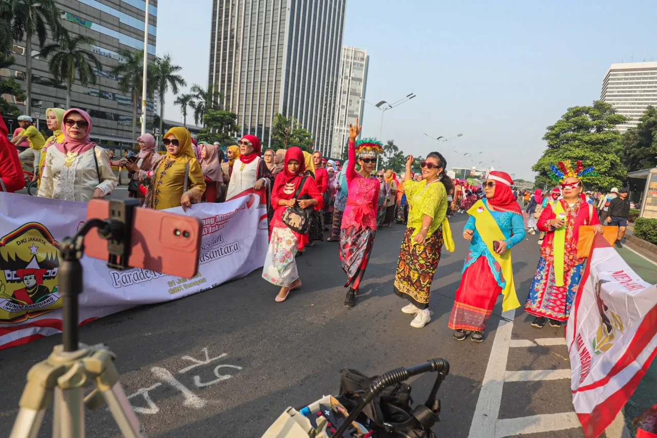 Parade Sambut Hari Kebaya...