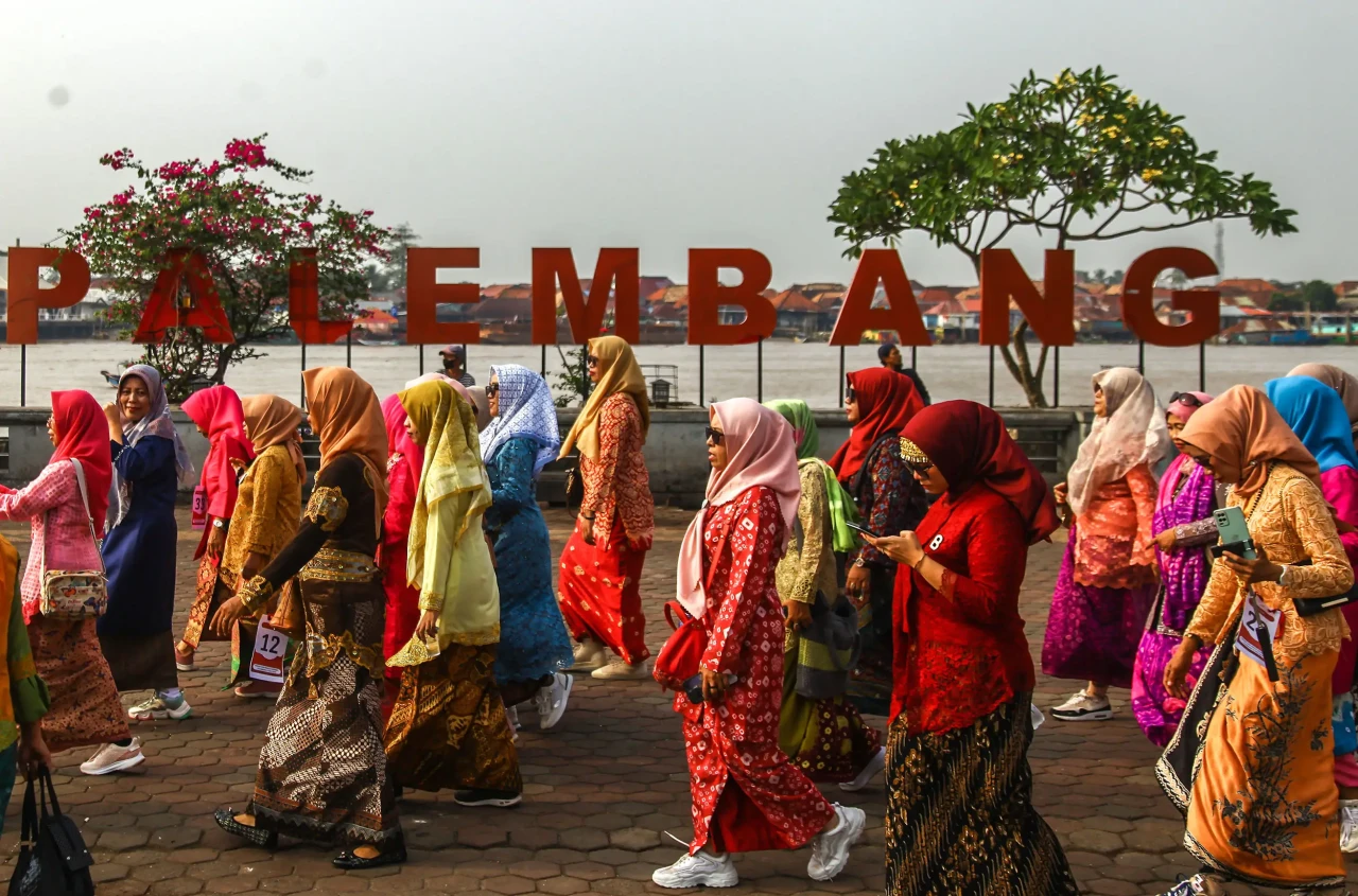 Potret Parade dan Peragaan...