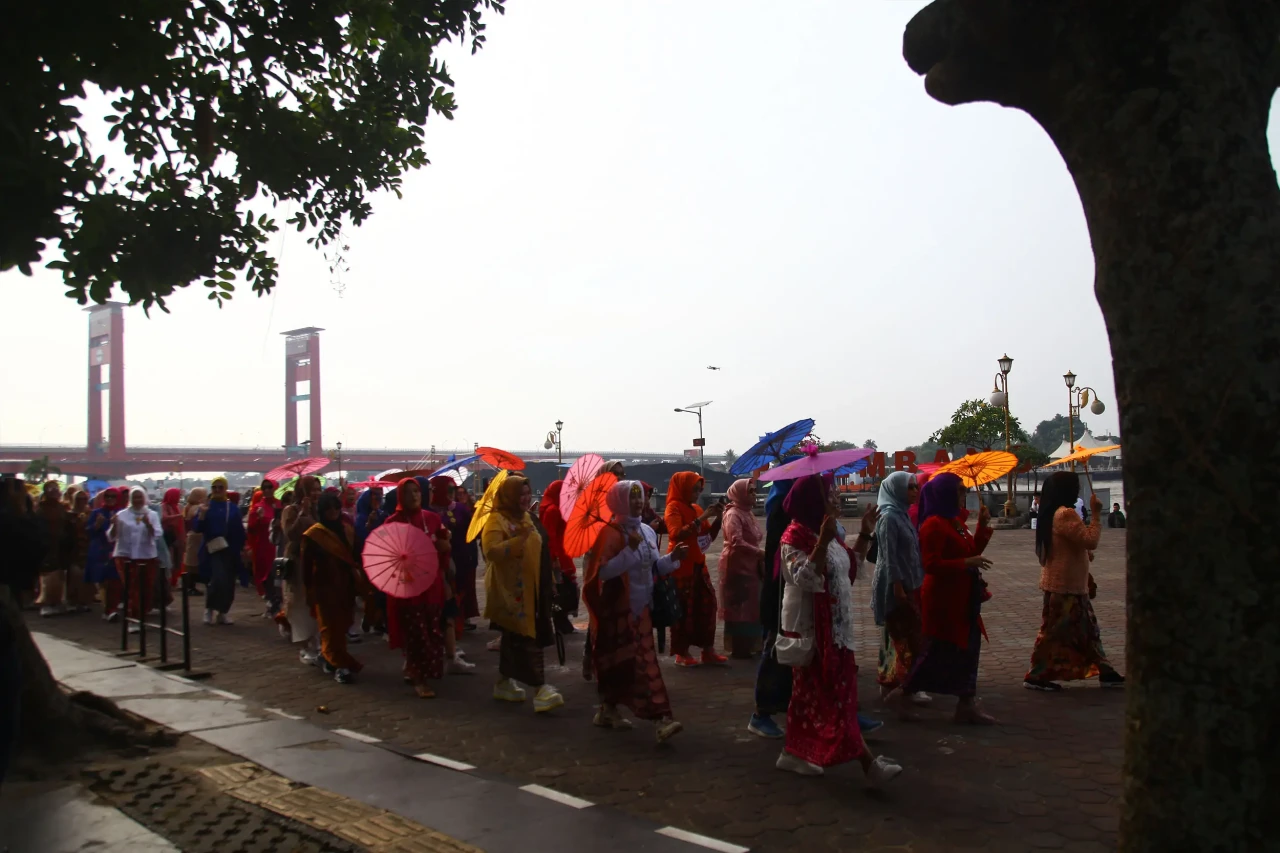 Potret Parade dan Peragaan...