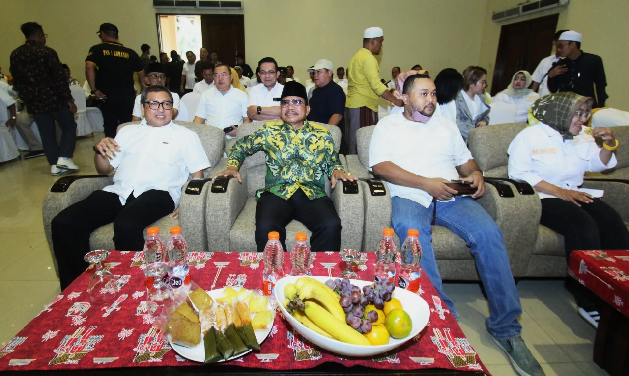 Sachrudin Hadiri Rapat...