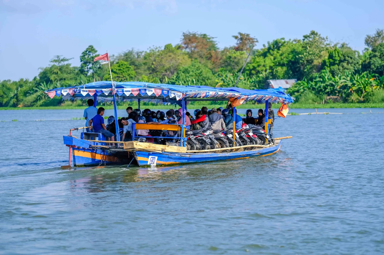 Perahu Penyeberangan...