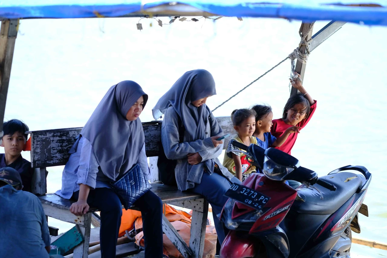 Perahu Penyeberangan...