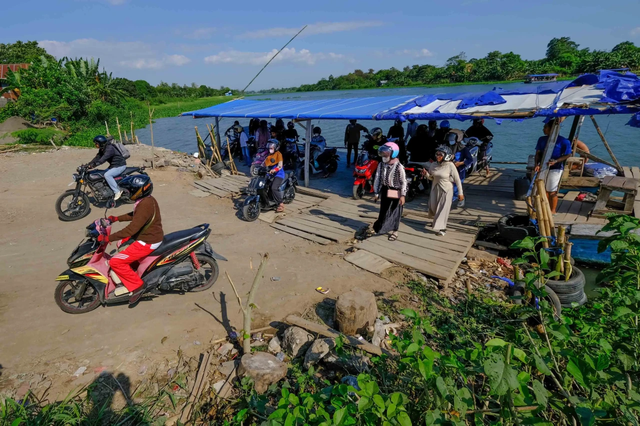 Perahu Penyeberangan...