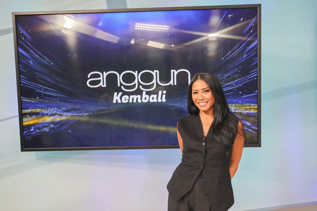 Anggun C Sasmi Gelar...