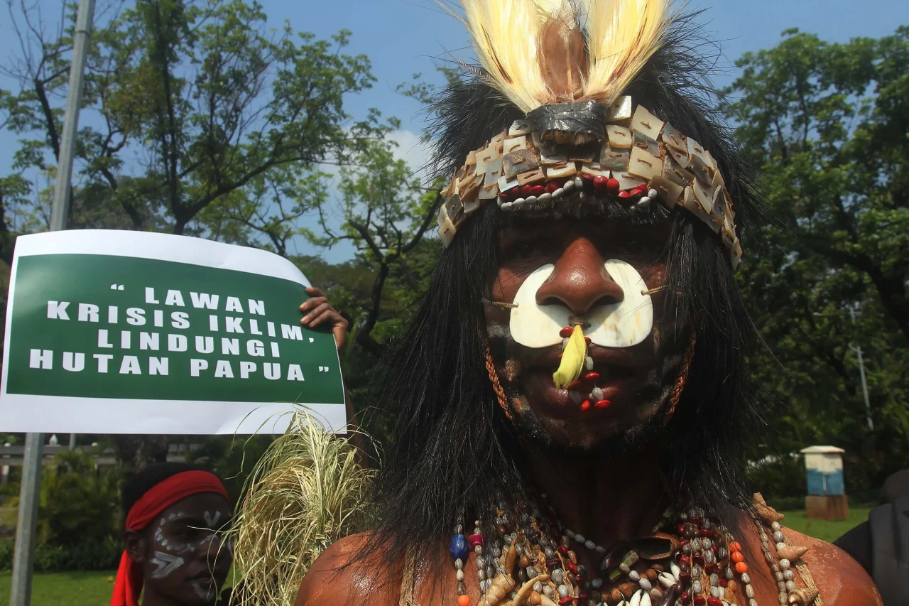 Aksi Suku Awyu Papua...