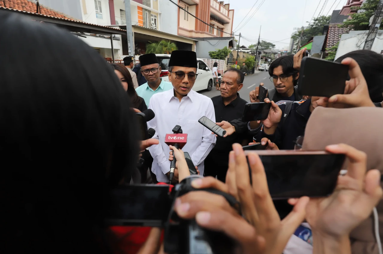 Sekjen PPP Arwani Thomafi...