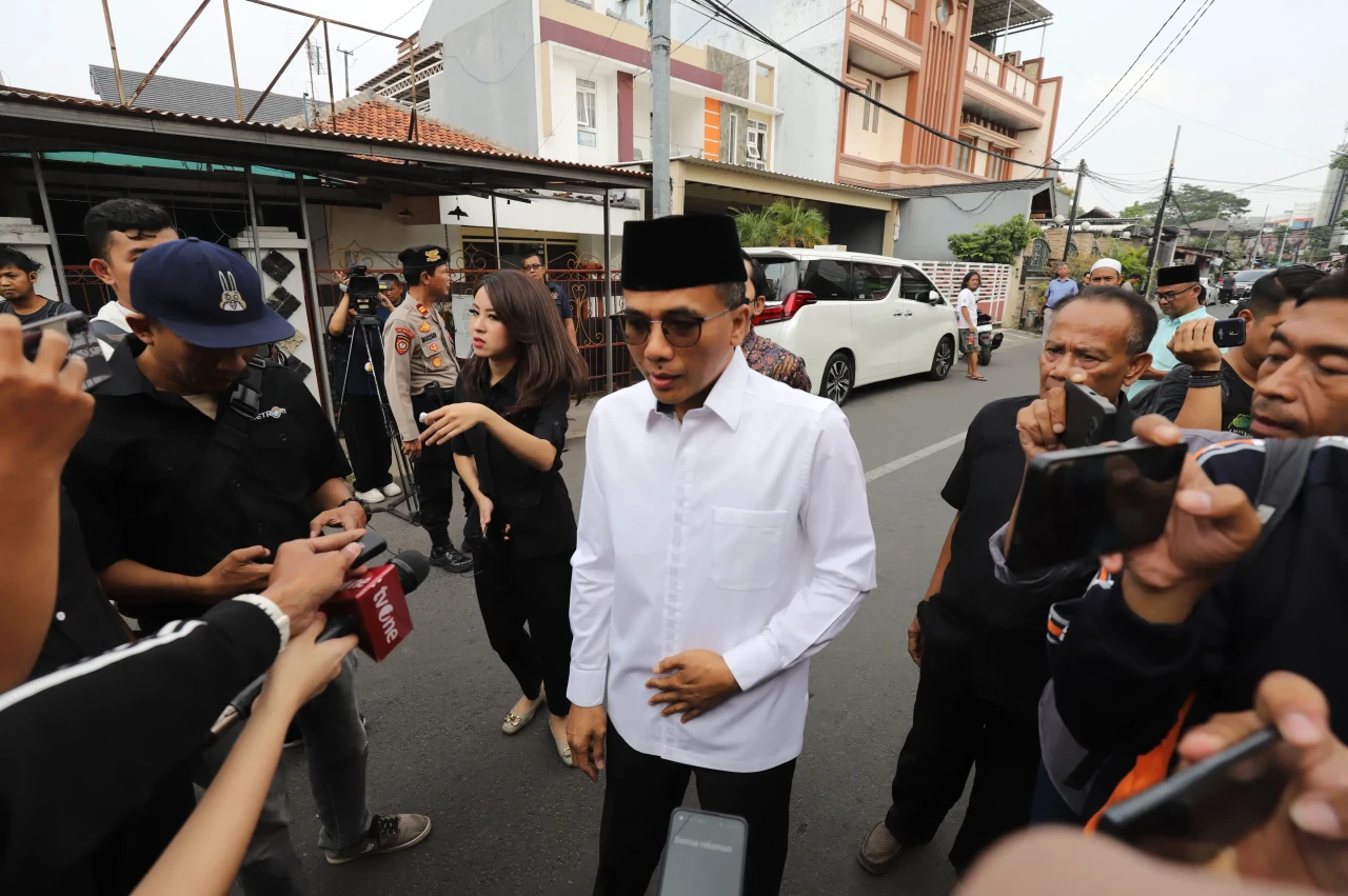 Sekjen PPP Arwani Thomafi...