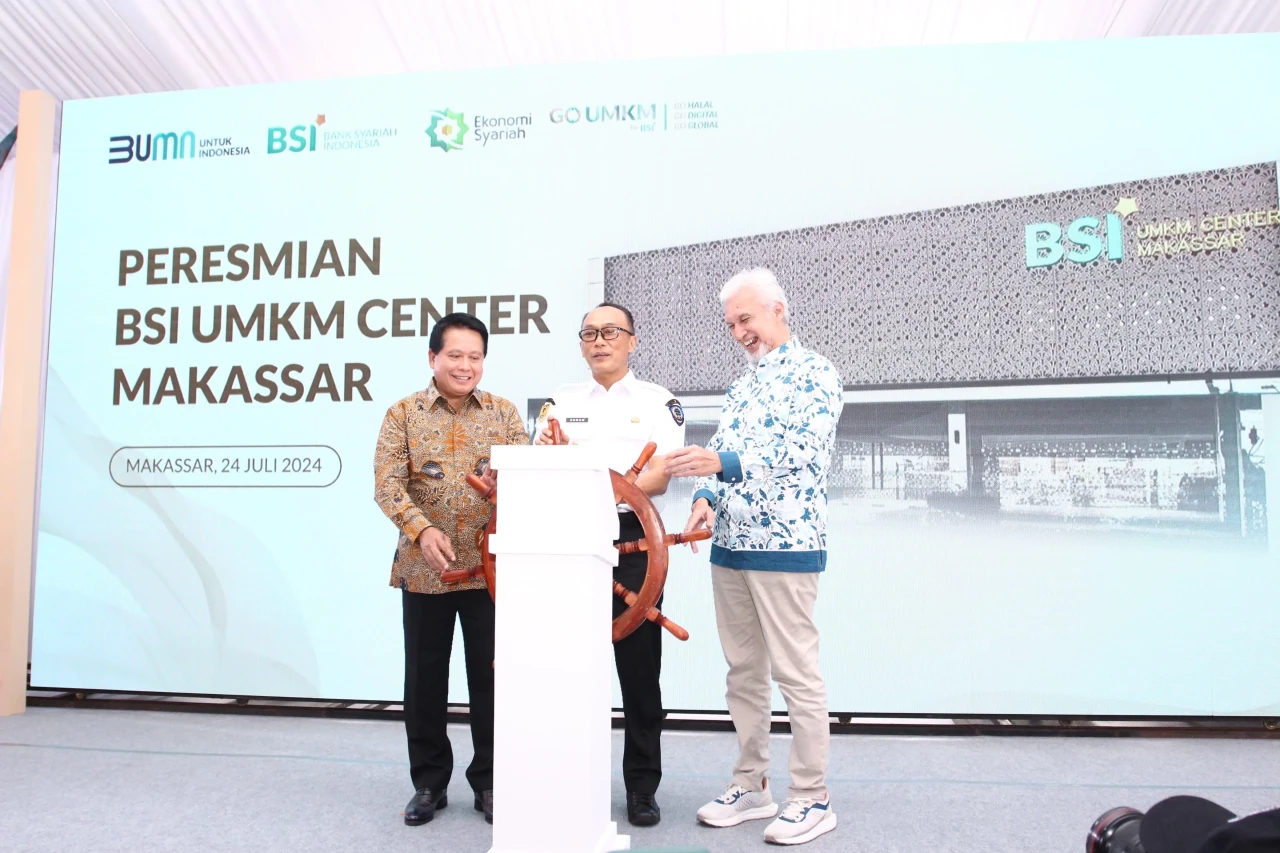 Resmikan UMKM Center...