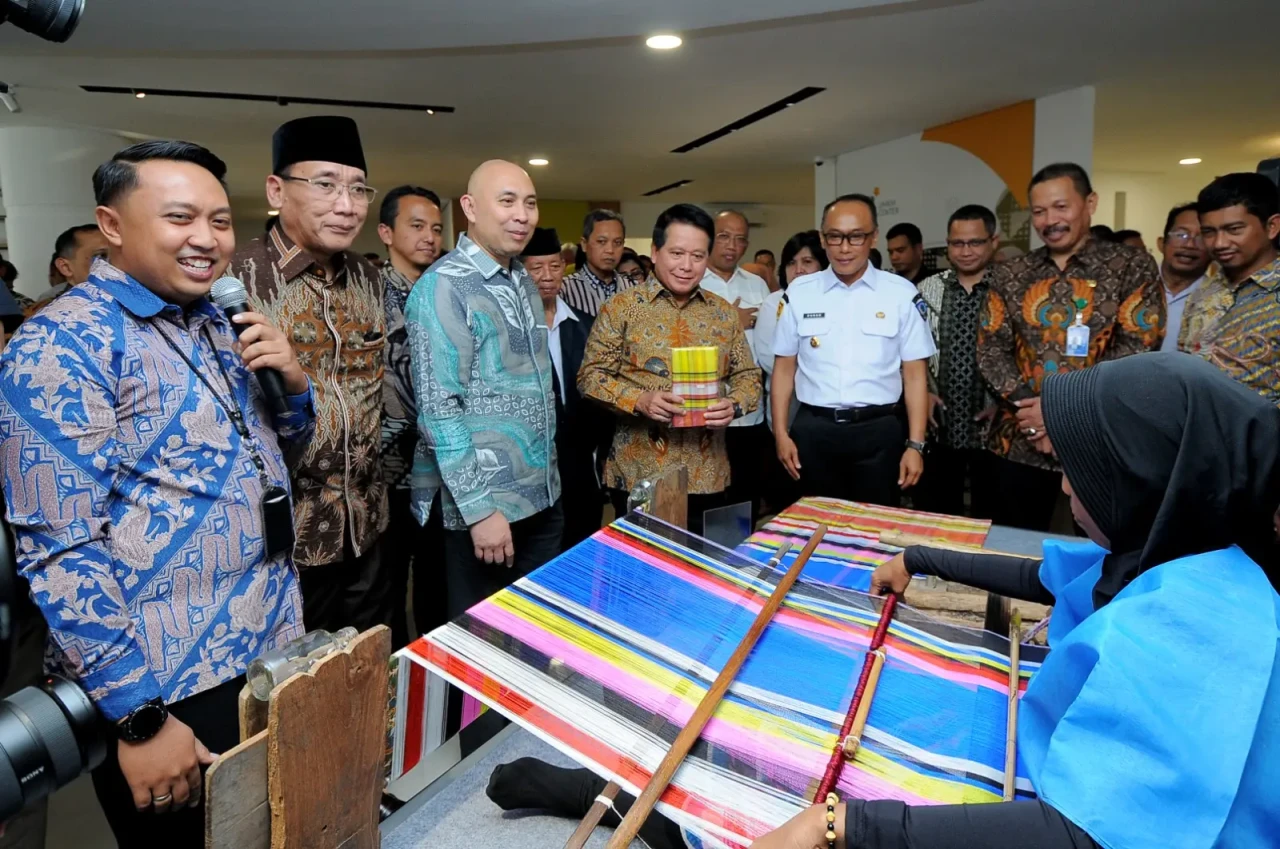 Resmikan UMKM Center...