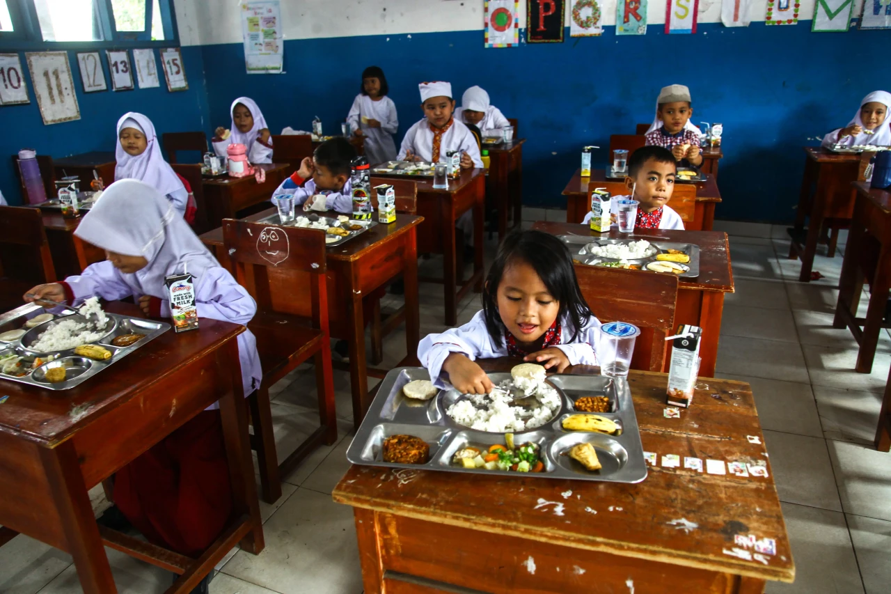 Makan Siang Gratis Program...