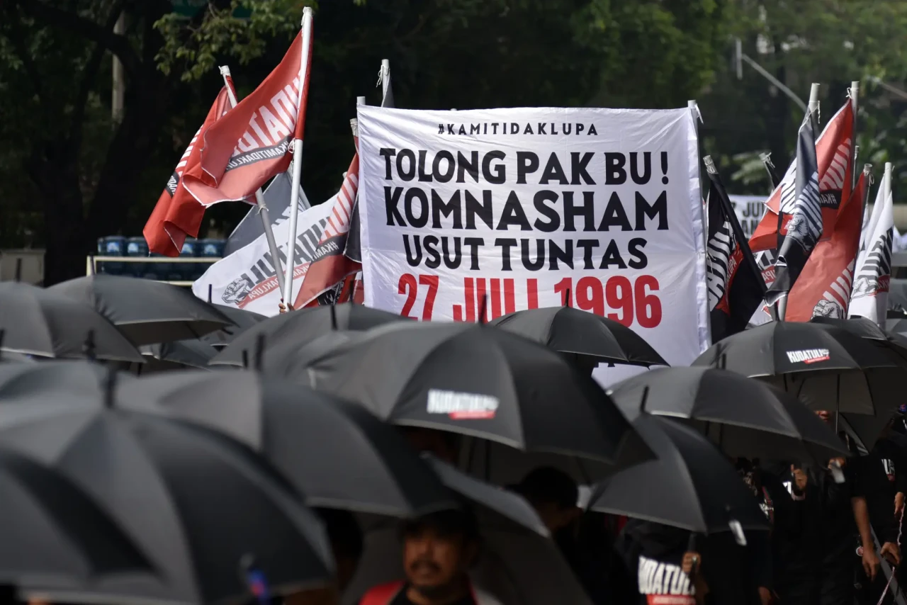 Aksi Longmarch Peringati...
