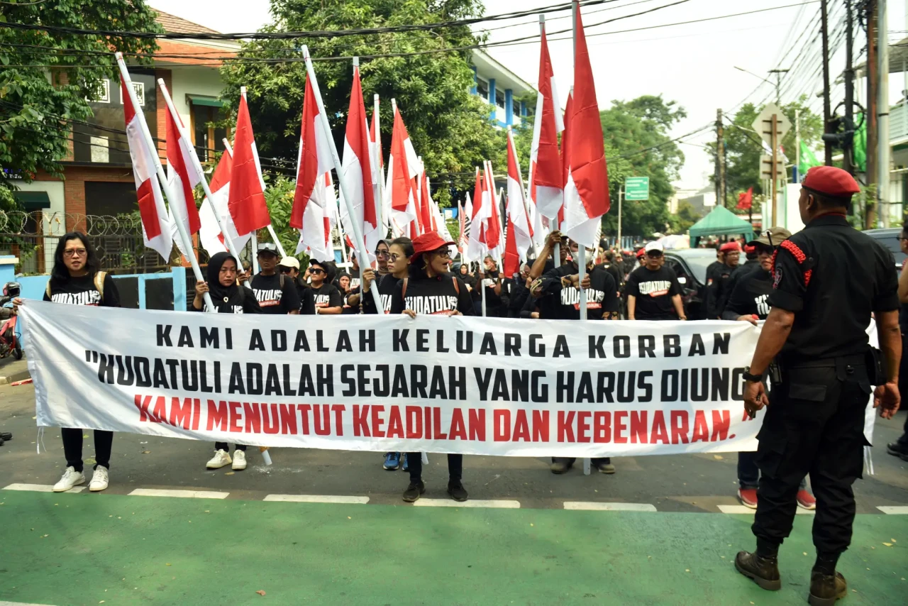 Aksi Longmarch Peringati...