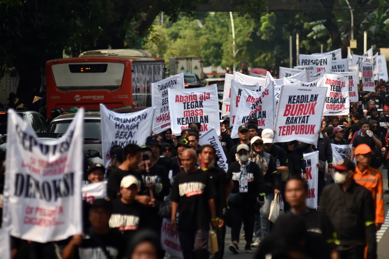 Aksi Longmarch Peringati...